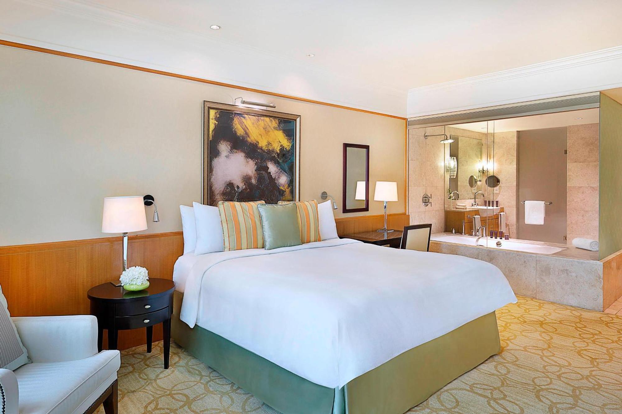 Deluxe Three-Bedroom Apartment