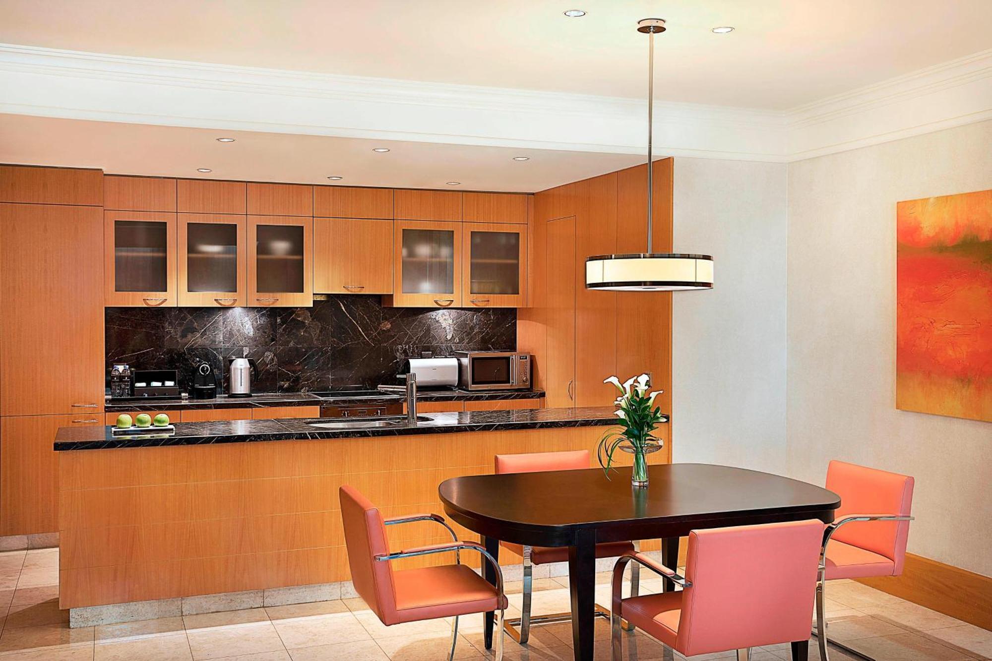Deluxe Three-Bedroom Apartment